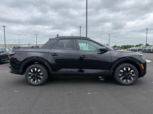 Phantom Black 2026 Hyundai SANTA CRUZ SEL Activity