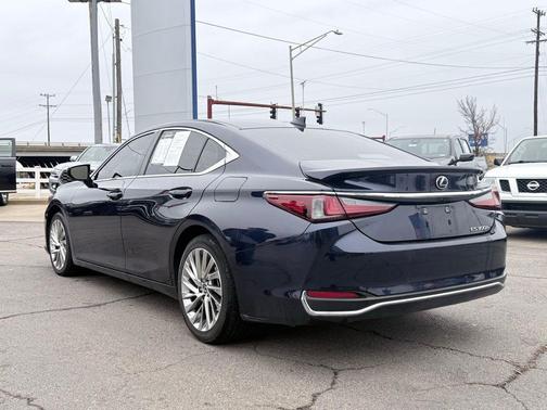 2023 Lexus ES 300h Luxury