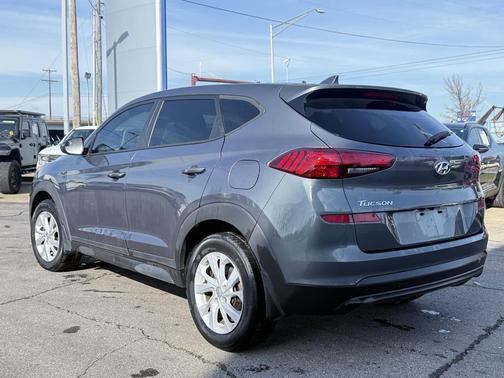 2021 Hyundai TUCSON SE
