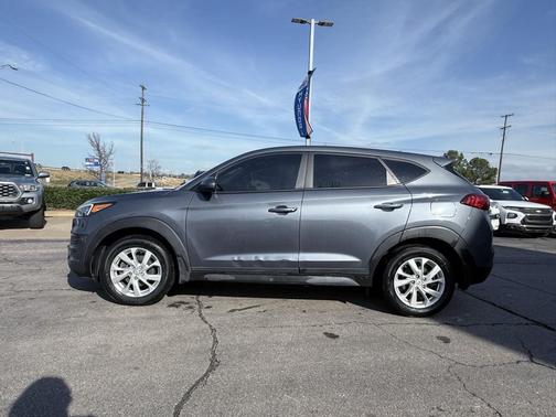 2021 Hyundai TUCSON SE