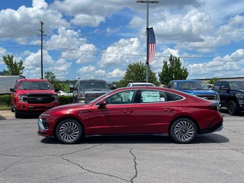 2025 Hyundai SONATA Hybrid SE