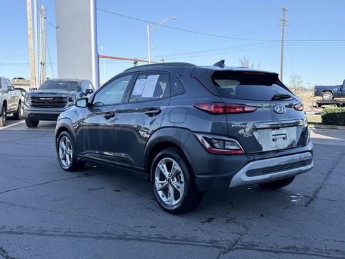 2022 Hyundai KONA SEL