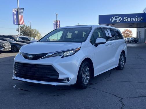 2023 Toyota Sienna XLE