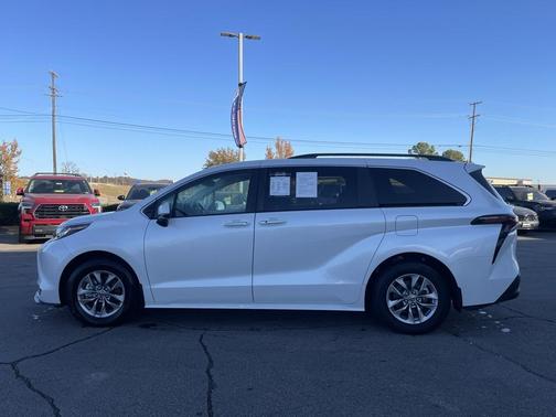 2023 Toyota Sienna XLE