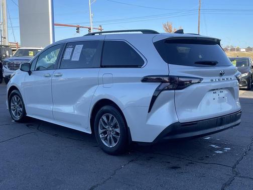 2023 Toyota Sienna XLE