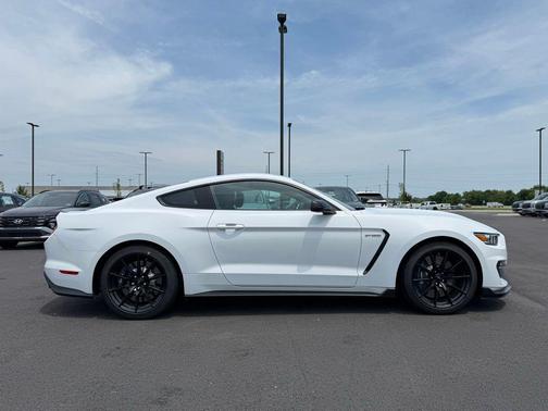OXFORD WHITE 2016 Ford Shelby GT350 Base