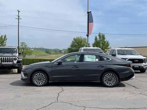 2025 Hyundai SONATA Hybrid SE