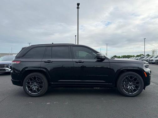 Diamond Black Crystal Pearlcoat 2024 Jeep Grand Cherokee 4xe Summit Reserve