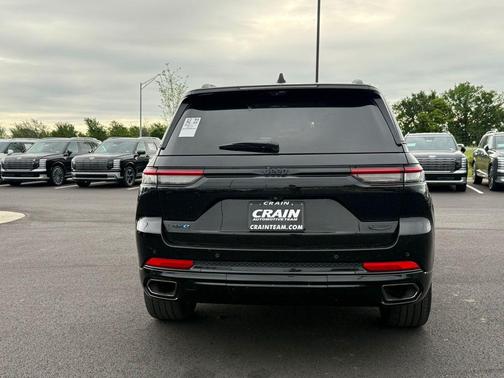 Diamond Black Crystal Pearlcoat 2024 Jeep Grand Cherokee 4xe Summit Reserve