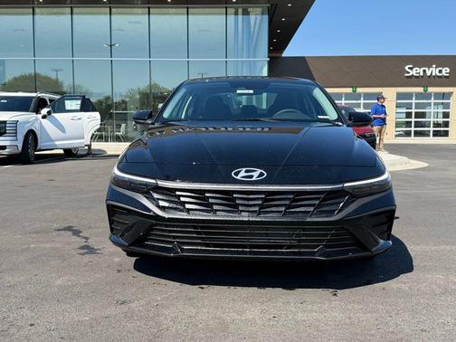 Abyss Black 2026 Hyundai ELANTRA SE