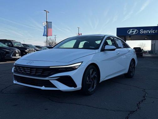 2024 Hyundai ELANTRA SEL
