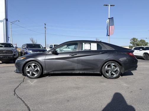 2022 Hyundai ELANTRA Limited