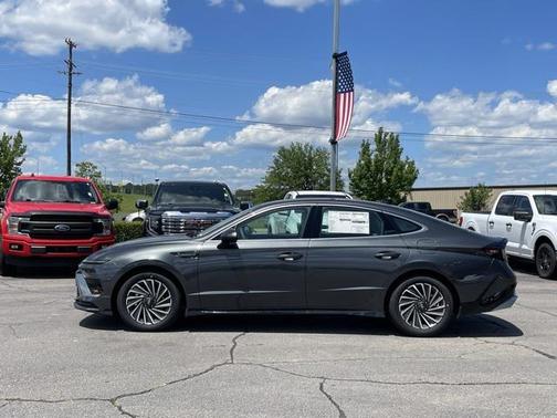 2025 Hyundai SONATA Hybrid SE