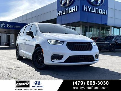 2024 Chrysler Pacifica Hybrid S Appearance Pkg