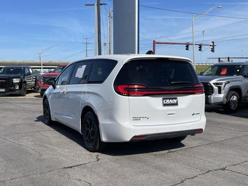2024 Chrysler Pacifica Hybrid S Appearance Pkg