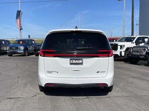 2024 Chrysler Pacifica Hybrid S Appearance Pkg