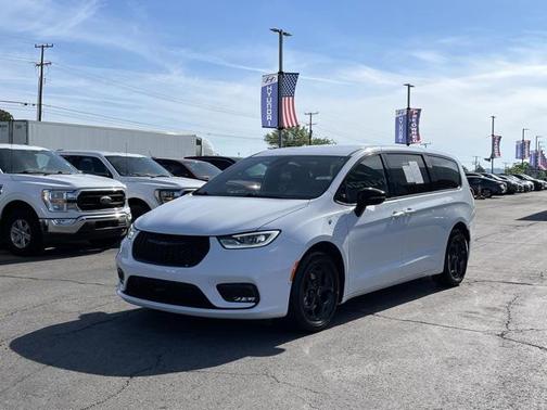 2024 Chrysler Pacifica Hybrid S Appearance Pkg
