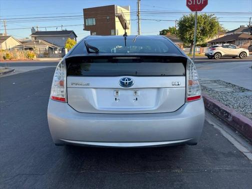2010 Toyota Prius III