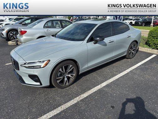 2024 Volvo S60 B5 Core Dark Theme