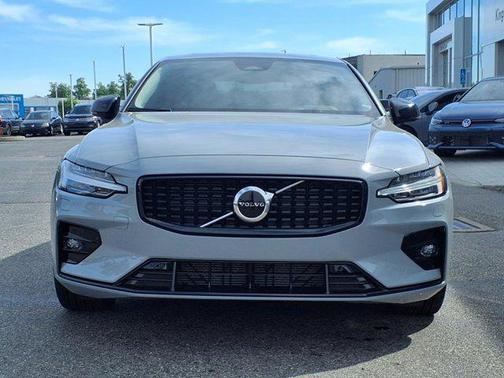 2024 Volvo S60 B5 Core Dark Theme