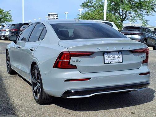 2024 Volvo S60 B5 Core Dark Theme