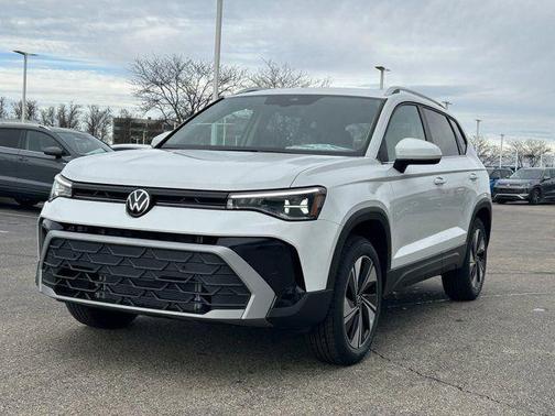 Pure White 2026 Volkswagen Taos SE