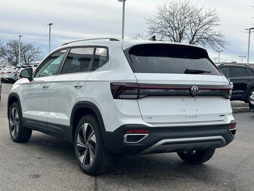 Pure White 2026 Volkswagen Taos SE