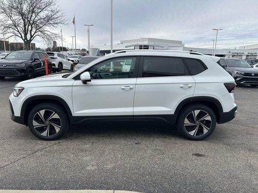Pure White 2026 Volkswagen Taos SE