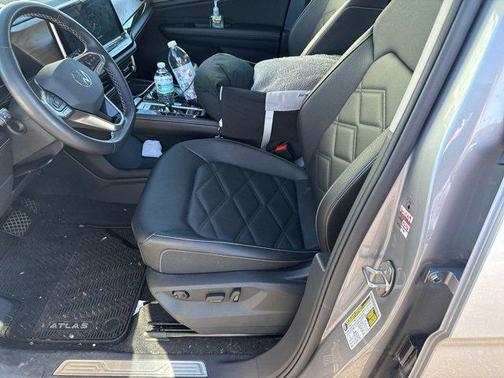 2024 Volkswagen Atlas 2.0T SE w/Technology 4MOTION