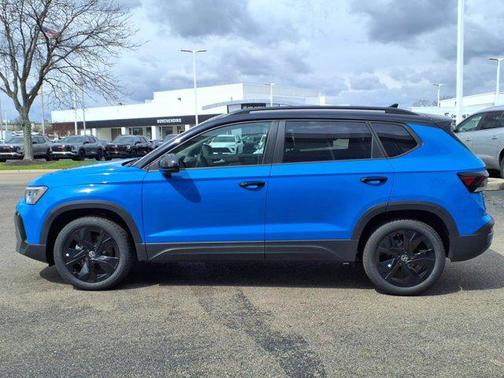 2025 Volkswagen Taos 1.5T SE Black