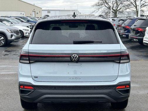 2026 Volkswagen Taos SE Black