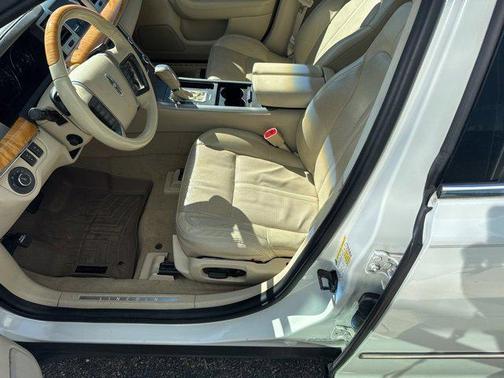 2010 Lincoln MKS Base