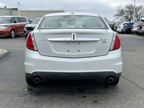 2010 Lincoln MKS Base