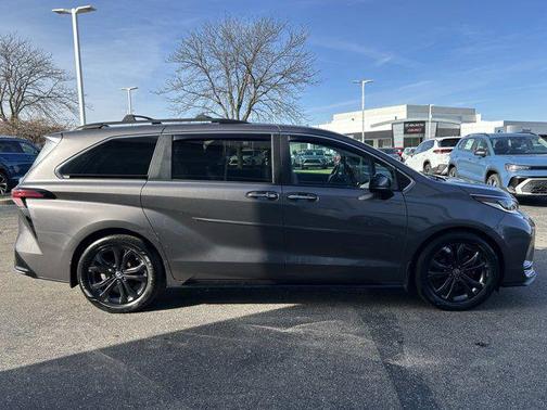 2022 Toyota Sienna XSE 7 Passenger