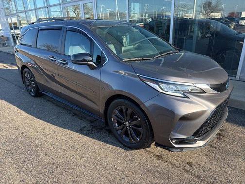 2022 Toyota Sienna XSE 7 Passenger