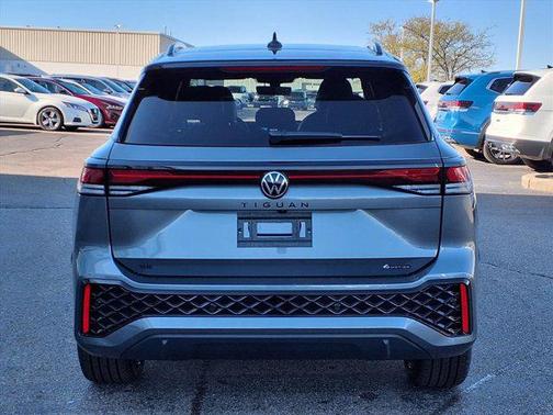 2025 Volkswagen Tiguan 2.0T SE R-Line Black 4MOTION