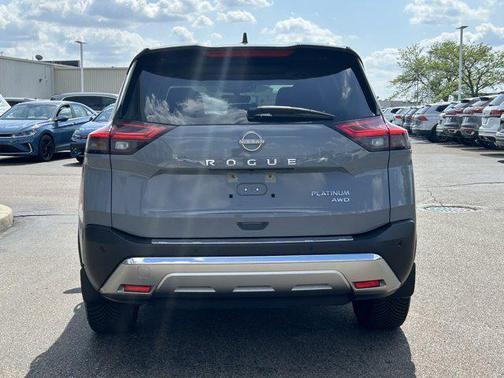 Boulder Gray Pearl/Super Black 2022 Nissan Rogue Platinum