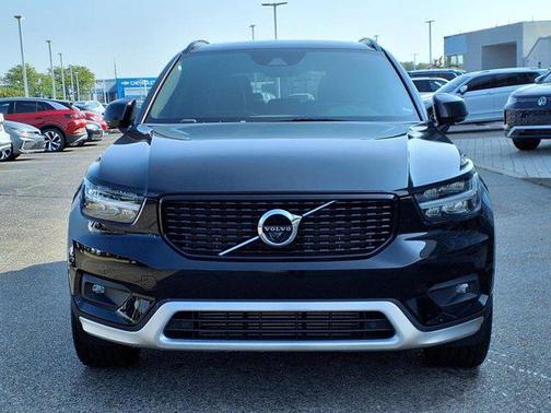 2022 Volvo XC40 T5 R-Design