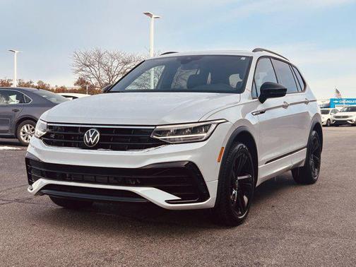 2024 Volkswagen Tiguan 2.0T SE R-Line Black