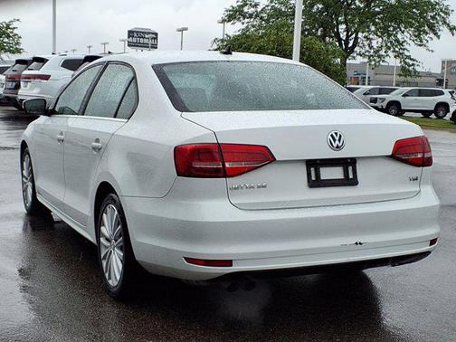 2015 Volkswagen Jetta Auto SE w/Connectivity/Navigation