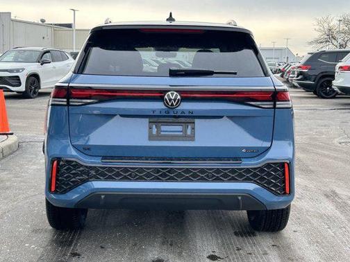 Blue 2026 Volkswagen Tiguan 2.0T SE R-Line Black 4MOTION