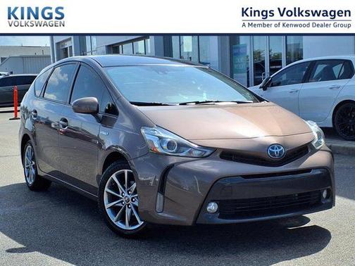 2017 Toyota Prius v Five