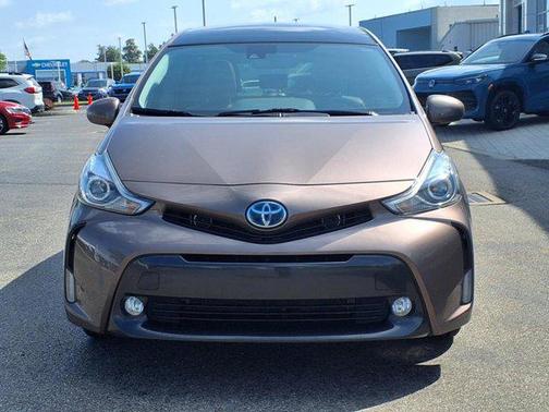 2017 Toyota Prius v Five