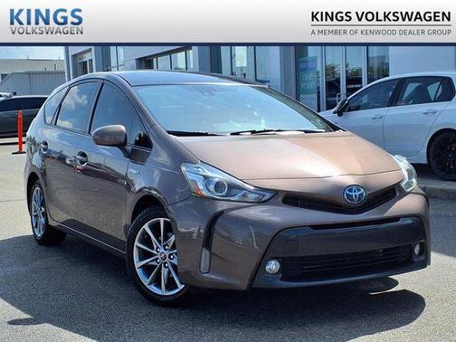 2017 Toyota Prius v Five
