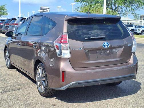 2017 Toyota Prius v Five