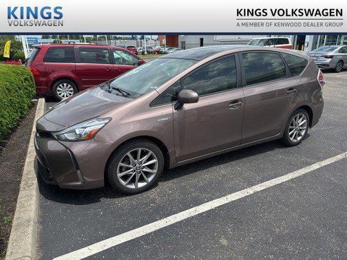 2017 Toyota Prius v Five