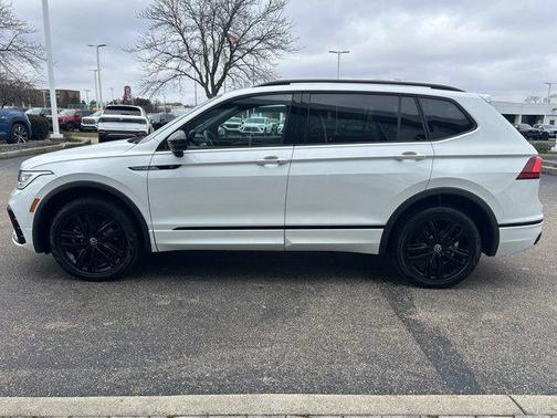 2022 Volkswagen Tiguan 2.0T SE R-Line Black 4MOTION