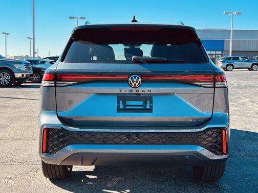 2026 Volkswagen Tiguan 2.0T SE R-Line Black 4MOTION