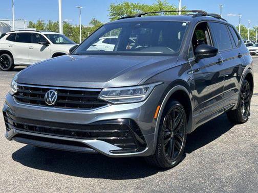 Platinum Gray Metallic 2022 Volkswagen Tiguan 2.0T SE R-Line Black 4MOTION
