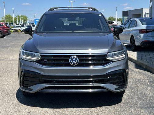 Platinum Gray Metallic 2022 Volkswagen Tiguan 2.0T SE R-Line Black 4MOTION